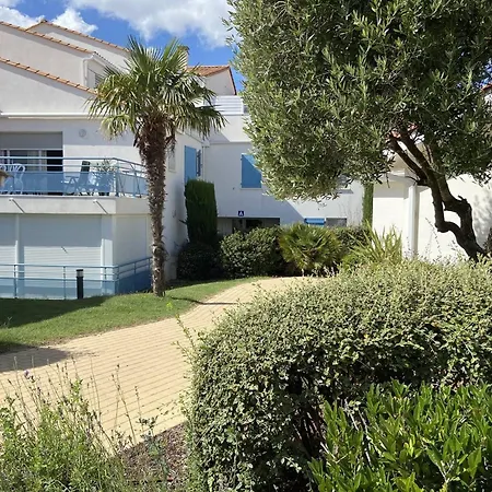 : 2* Avec Piscine Et Balcon - Fr-1-738-39 * Vaux-sur-Mer