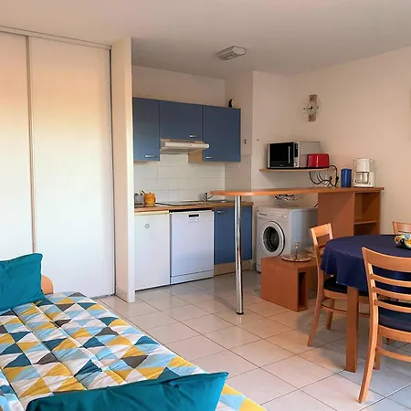 : 2* Avec Piscine Et Balcon - Fr-1-738-39 *