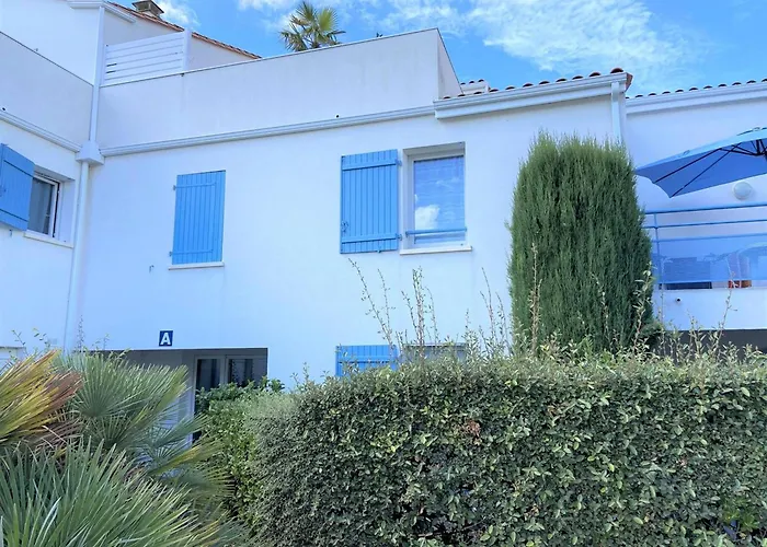 : 2* Avec Piscine Et Balcon - Fr-1-738-39 *